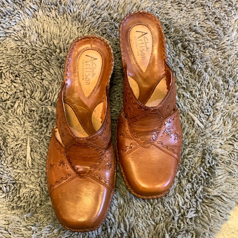 Clarks Artisan Collection Brown Leather Slip On 2.5" High Heel Shoe Size 6M